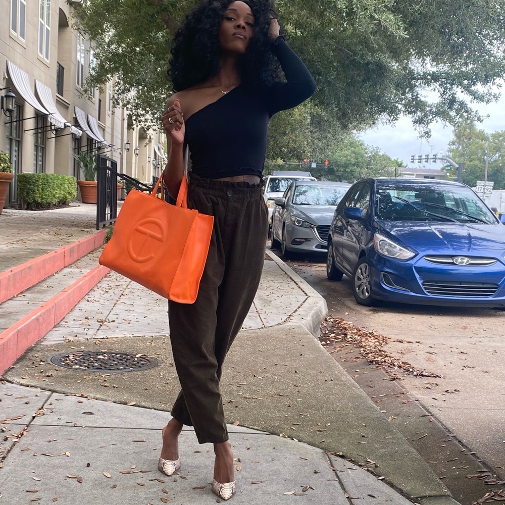 Meet your Posher, Anika